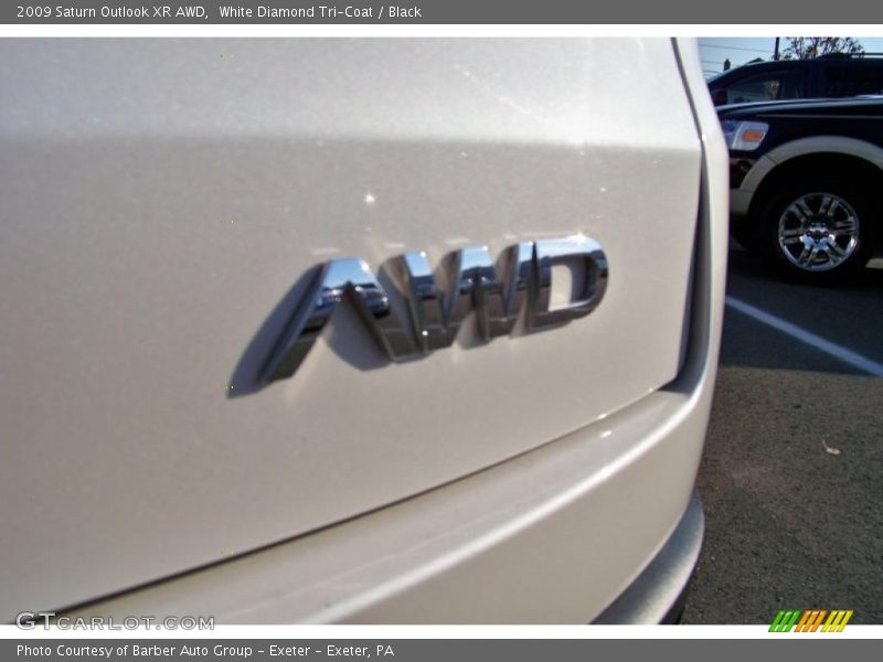 White Diamond Tri-Coat / Black 2009 Saturn Outlook XR AWD