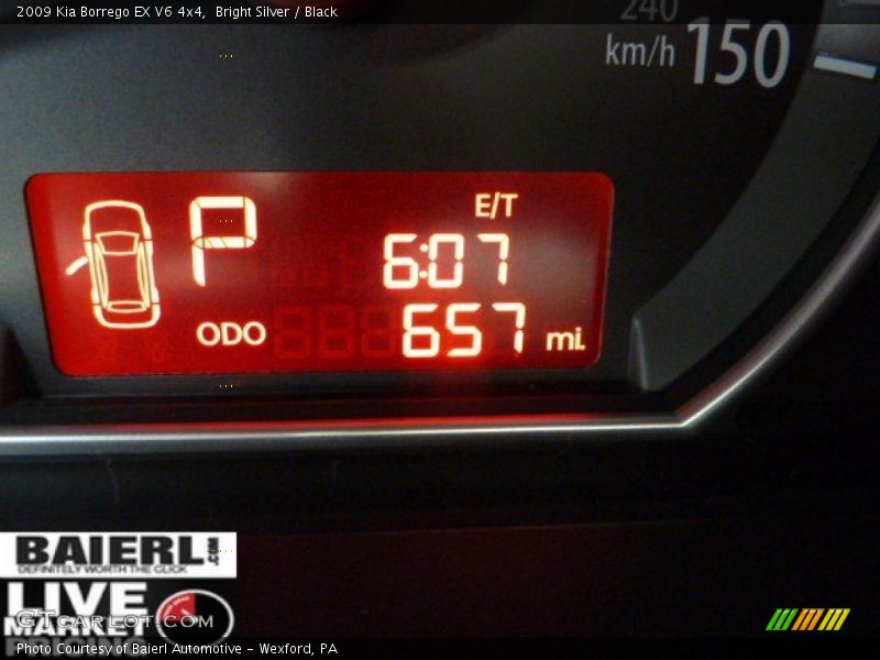 Bright Silver / Black 2009 Kia Borrego EX V6 4x4