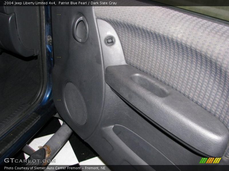 Patriot Blue Pearl / Dark Slate Gray 2004 Jeep Liberty Limited 4x4