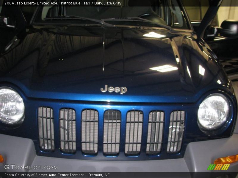 Patriot Blue Pearl / Dark Slate Gray 2004 Jeep Liberty Limited 4x4