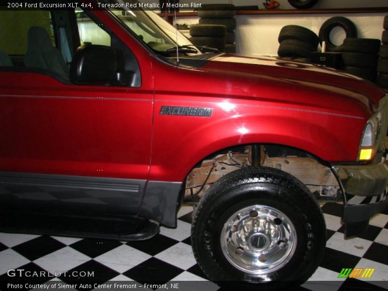 Toreador Red Metallic / Medium Flint 2004 Ford Excursion XLT 4x4