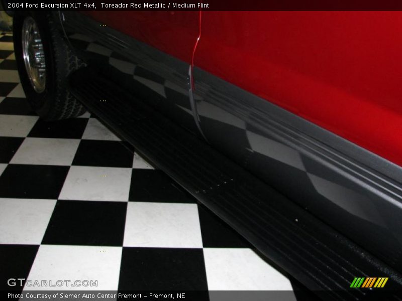 Toreador Red Metallic / Medium Flint 2004 Ford Excursion XLT 4x4