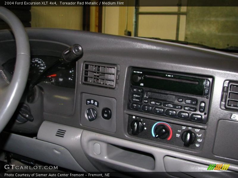 Toreador Red Metallic / Medium Flint 2004 Ford Excursion XLT 4x4
