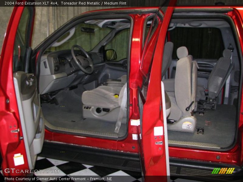 Toreador Red Metallic / Medium Flint 2004 Ford Excursion XLT 4x4