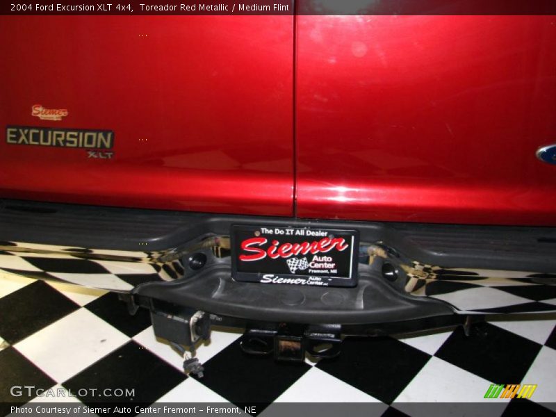 Toreador Red Metallic / Medium Flint 2004 Ford Excursion XLT 4x4