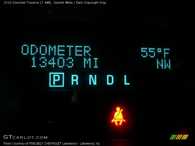 Summit White / Dark Gray/Light Gray 2010 Chevrolet Traverse LT AWD