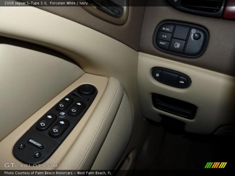 Porcelain White / Ivory 2008 Jaguar S-Type 3.0