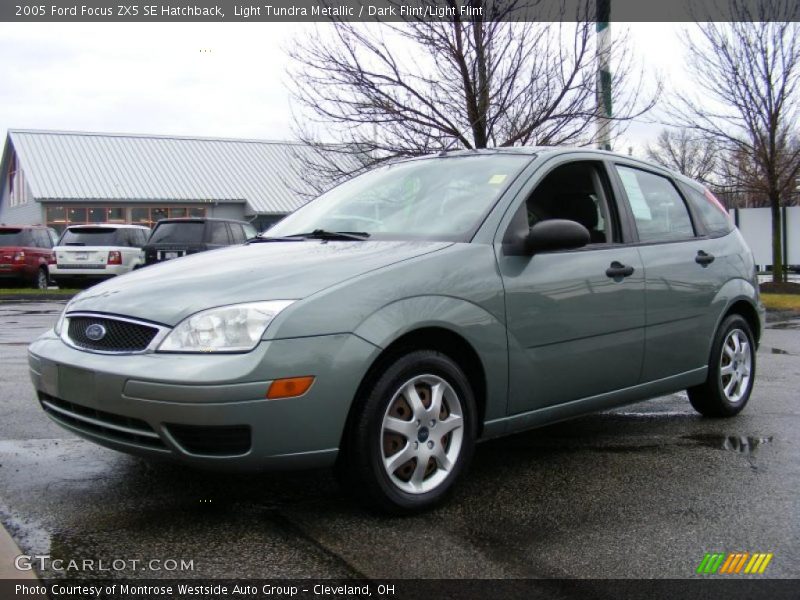 Front 3/4 View of 2005 Focus ZX5 SE Hatchback