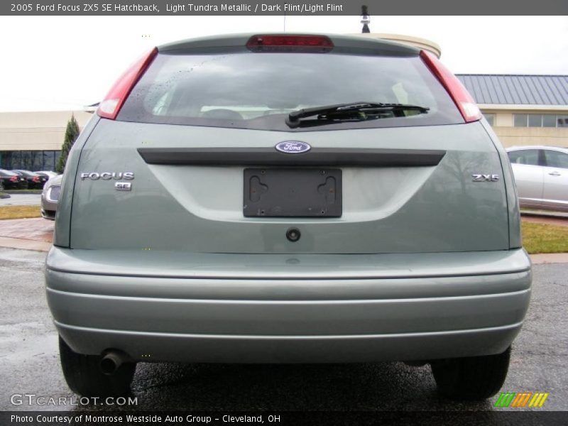 Light Tundra Metallic / Dark Flint/Light Flint 2005 Ford Focus ZX5 SE Hatchback