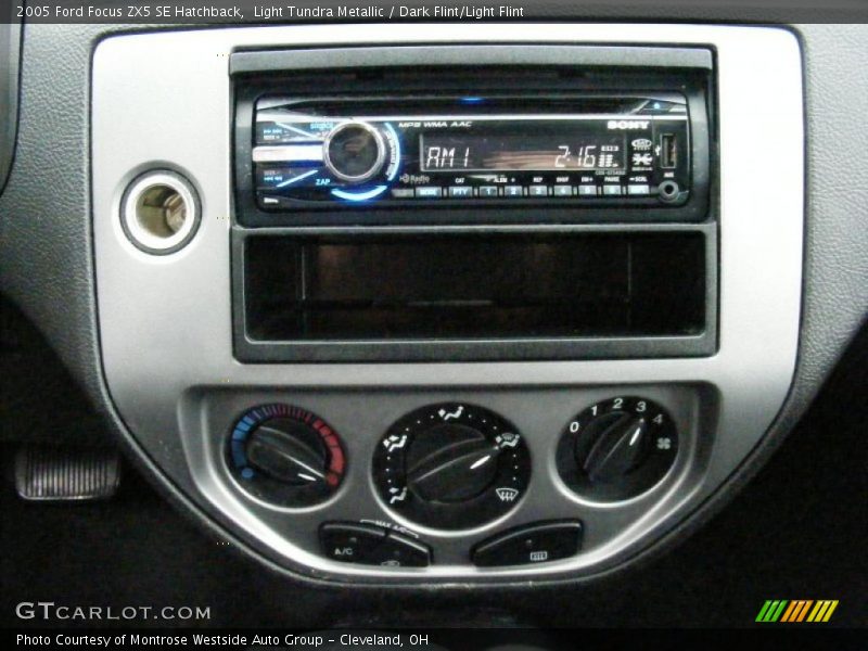 Light Tundra Metallic / Dark Flint/Light Flint 2005 Ford Focus ZX5 SE Hatchback