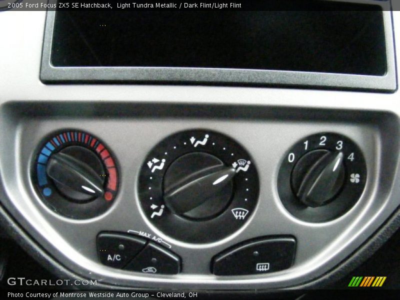 Controls of 2005 Focus ZX5 SE Hatchback