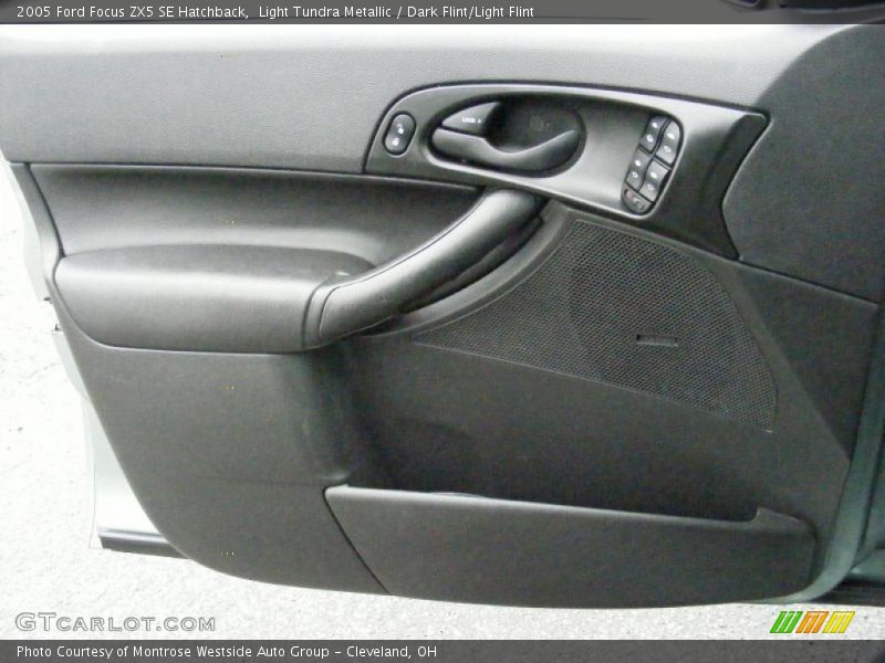 Light Tundra Metallic / Dark Flint/Light Flint 2005 Ford Focus ZX5 SE Hatchback