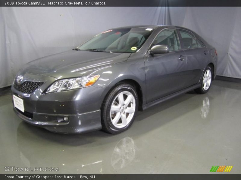Magnetic Gray Metallic / Charcoal 2009 Toyota Camry SE