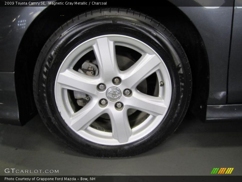 Magnetic Gray Metallic / Charcoal 2009 Toyota Camry SE