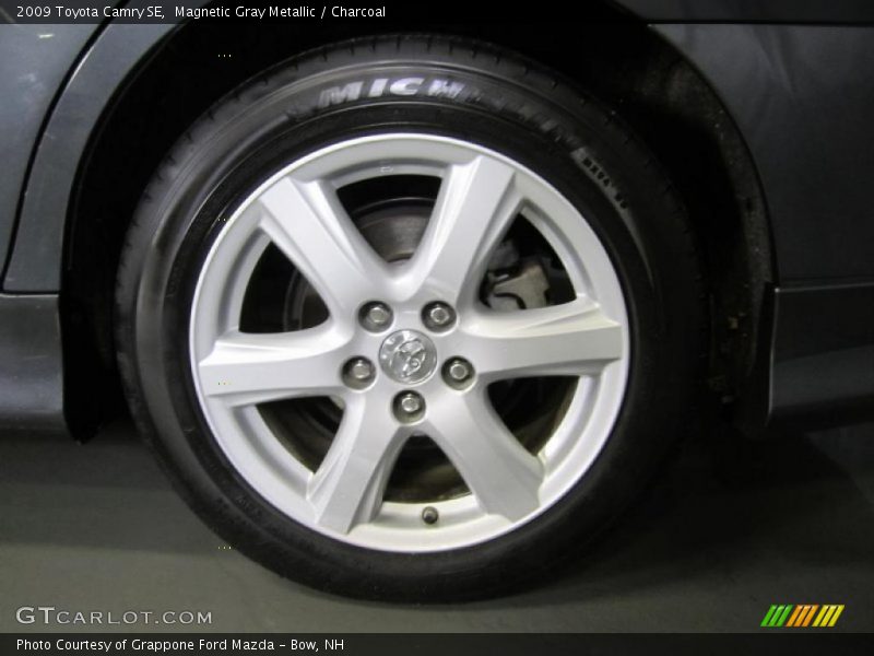 Magnetic Gray Metallic / Charcoal 2009 Toyota Camry SE