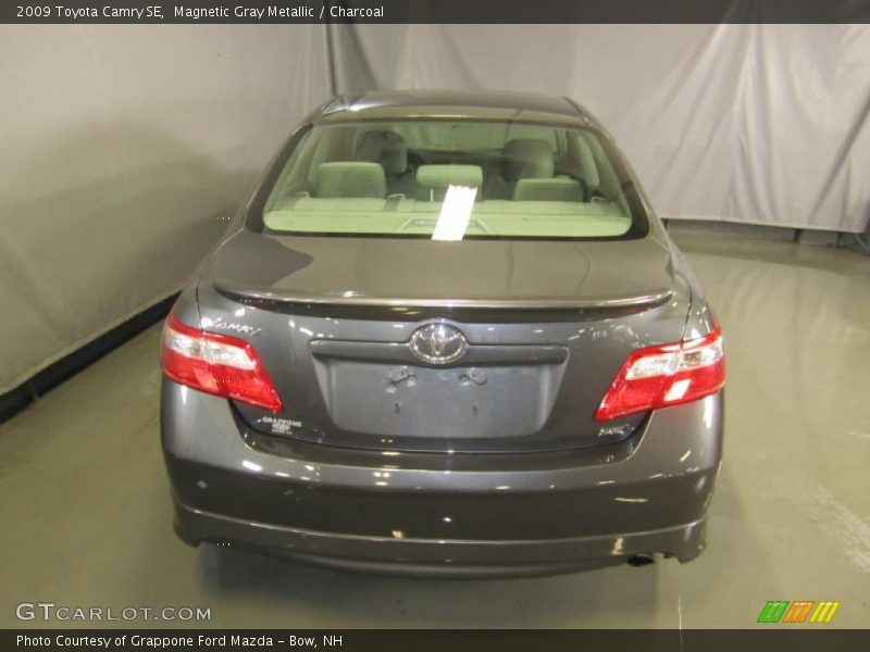 Magnetic Gray Metallic / Charcoal 2009 Toyota Camry SE