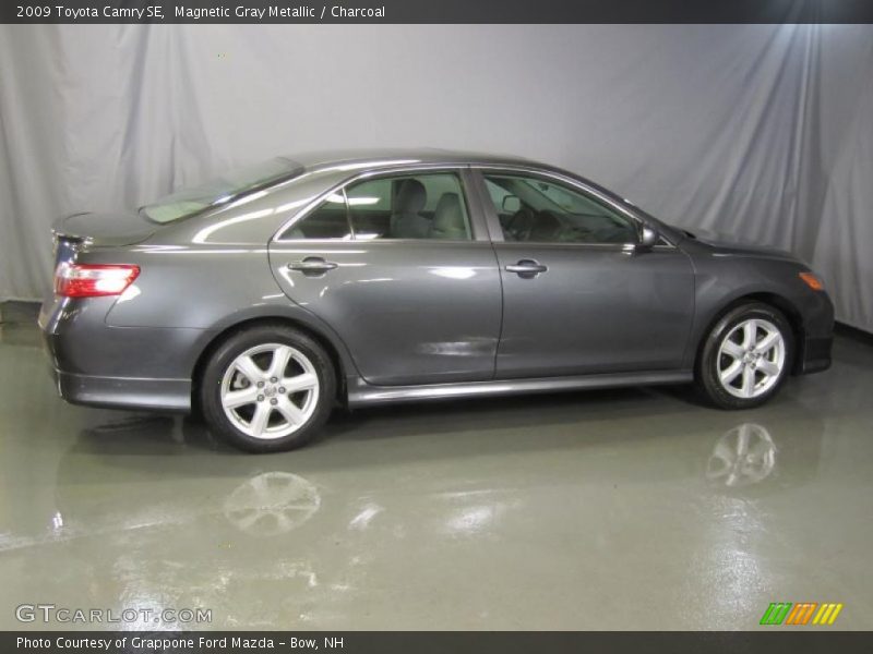 Magnetic Gray Metallic / Charcoal 2009 Toyota Camry SE