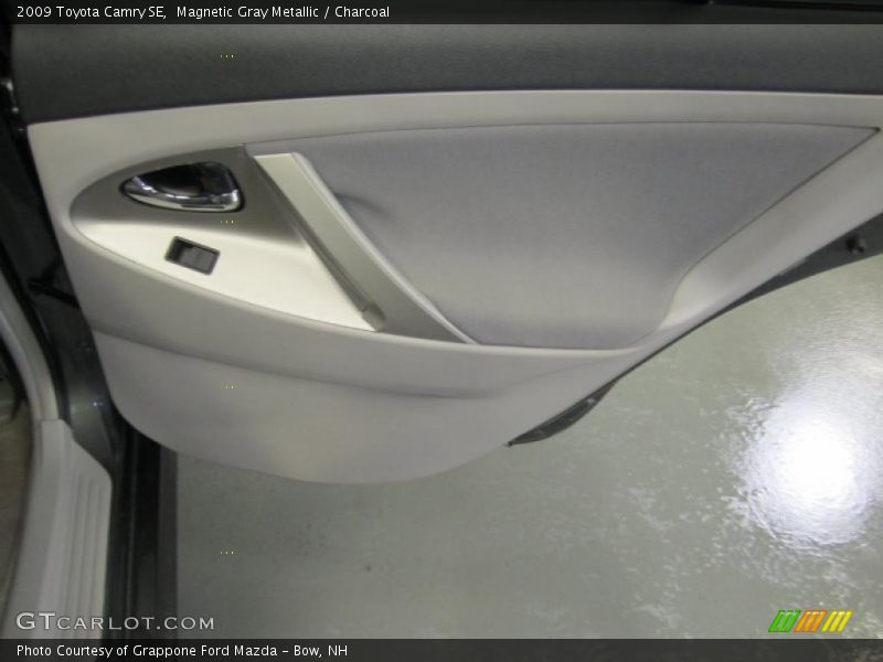 Magnetic Gray Metallic / Charcoal 2009 Toyota Camry SE