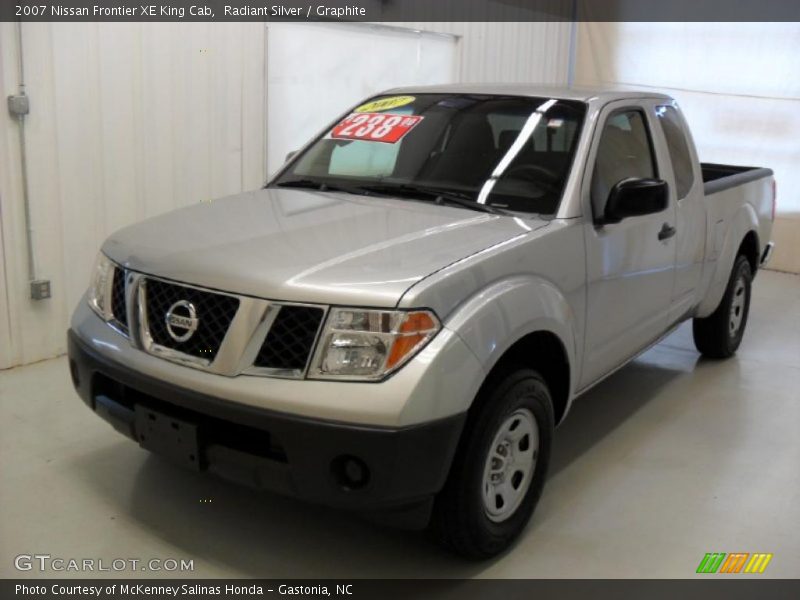 Radiant Silver / Graphite 2007 Nissan Frontier XE King Cab