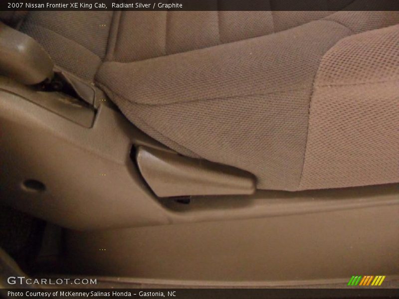 Radiant Silver / Graphite 2007 Nissan Frontier XE King Cab