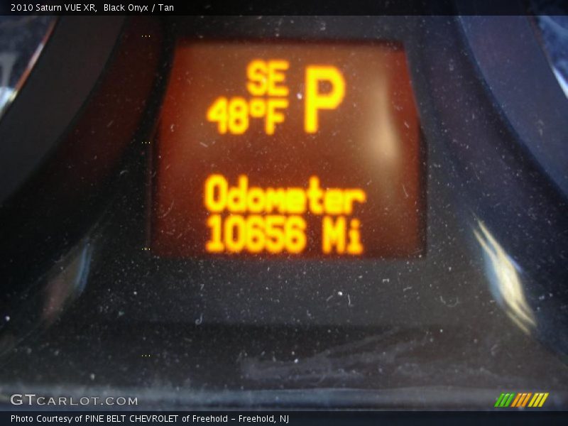 Black Onyx / Tan 2010 Saturn VUE XR