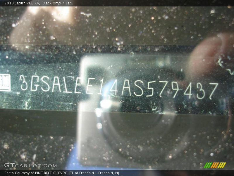 Black Onyx / Tan 2010 Saturn VUE XR