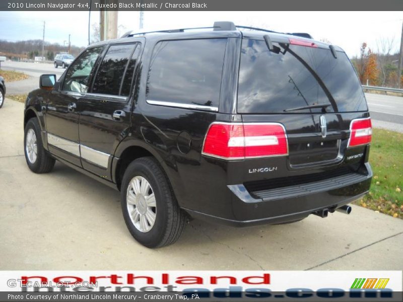 Tuxedo Black Metallic / Charcoal Black 2010 Lincoln Navigator 4x4