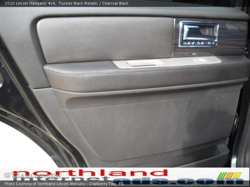 Tuxedo Black Metallic / Charcoal Black 2010 Lincoln Navigator 4x4