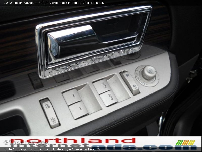 Tuxedo Black Metallic / Charcoal Black 2010 Lincoln Navigator 4x4