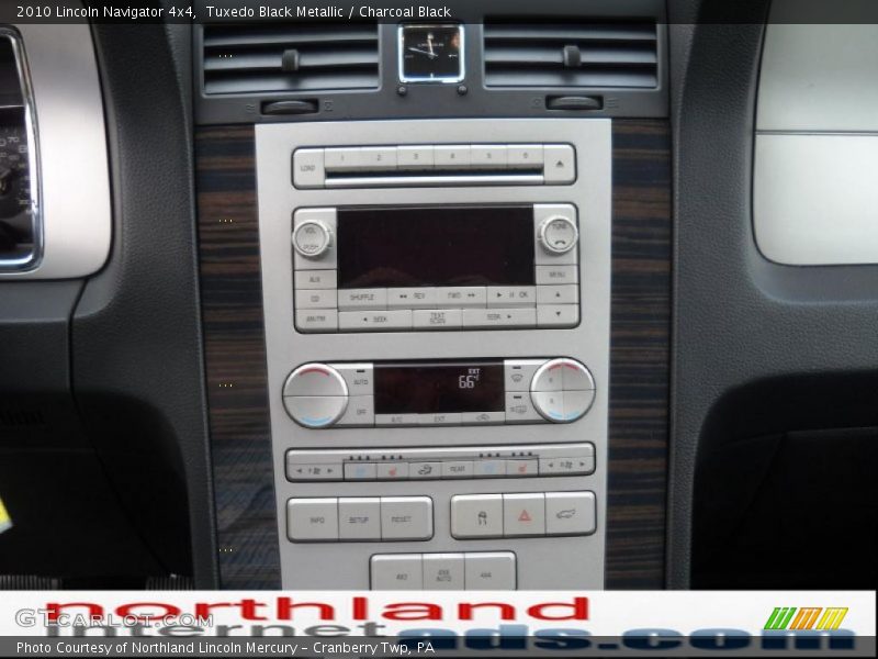 Tuxedo Black Metallic / Charcoal Black 2010 Lincoln Navigator 4x4