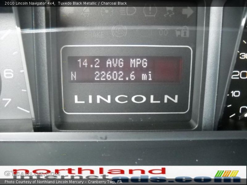Tuxedo Black Metallic / Charcoal Black 2010 Lincoln Navigator 4x4