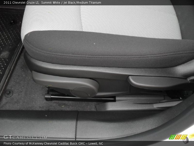 Summit White / Jet Black/Medium Titanium 2011 Chevrolet Cruze LS