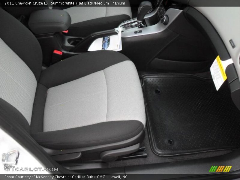 Summit White / Jet Black/Medium Titanium 2011 Chevrolet Cruze LS
