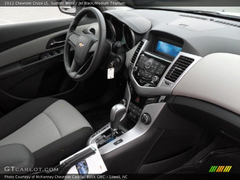 Summit White / Jet Black/Medium Titanium 2011 Chevrolet Cruze LS