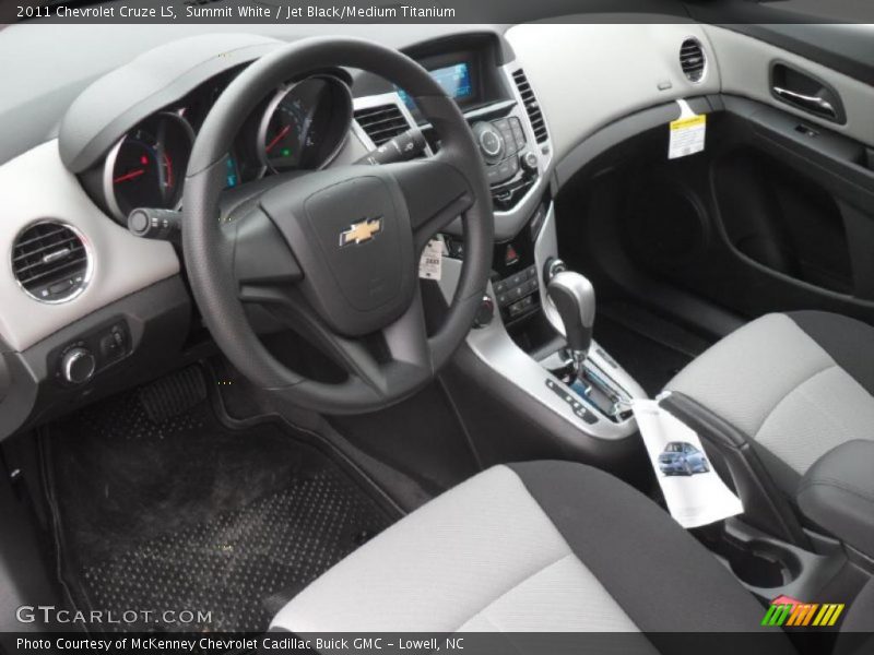 Summit White / Jet Black/Medium Titanium 2011 Chevrolet Cruze LS