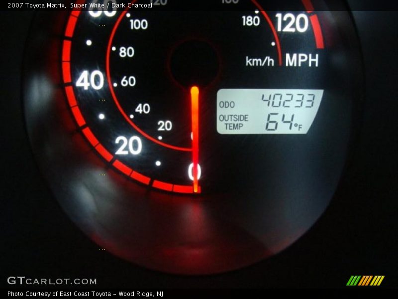 Super White / Dark Charcoal 2007 Toyota Matrix