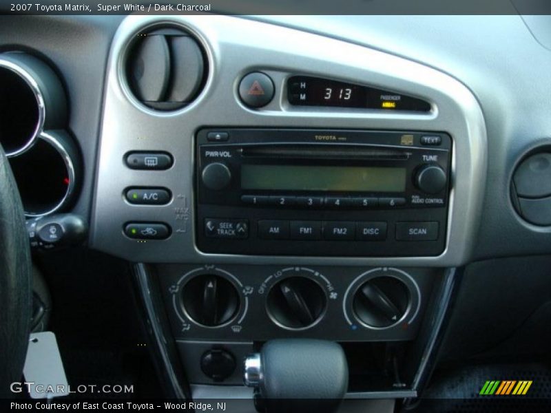 Super White / Dark Charcoal 2007 Toyota Matrix