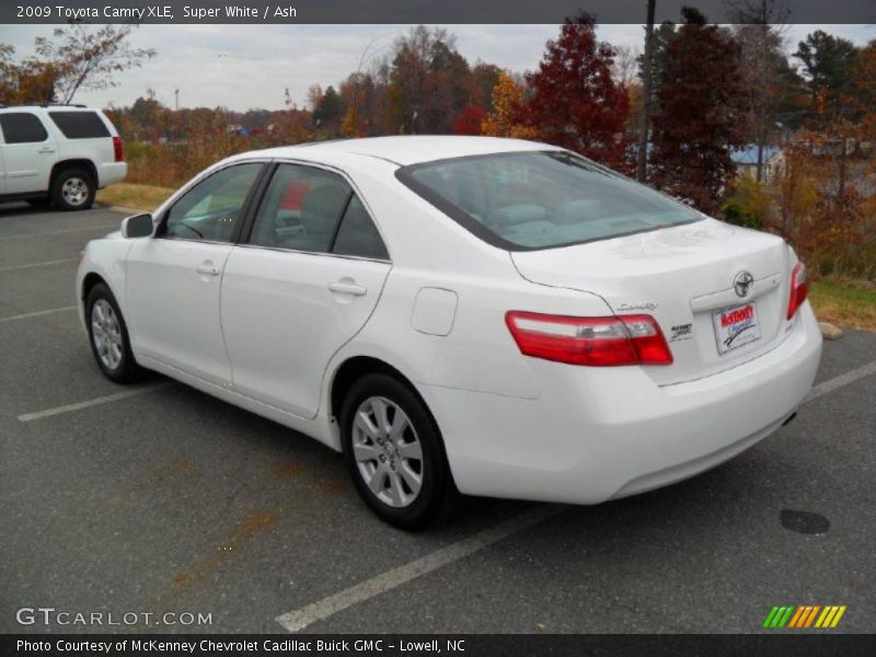Super White / Ash 2009 Toyota Camry XLE