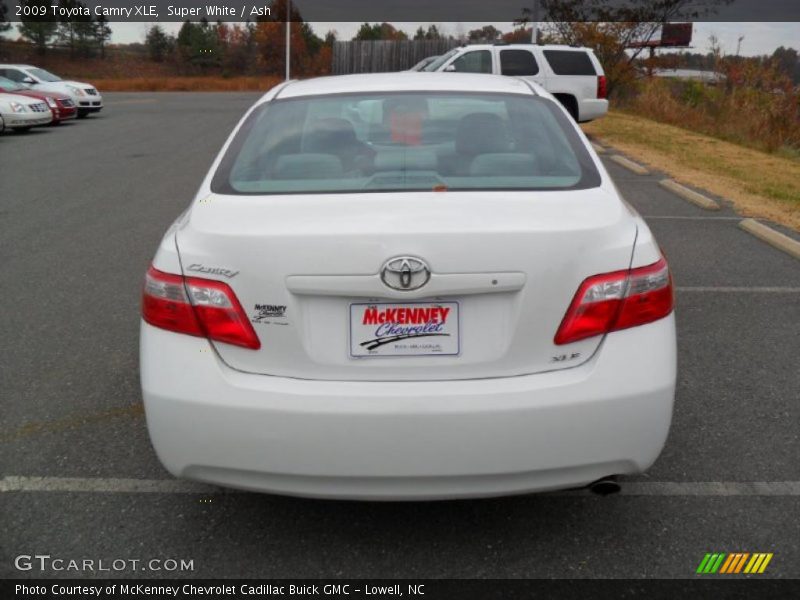 Super White / Ash 2009 Toyota Camry XLE