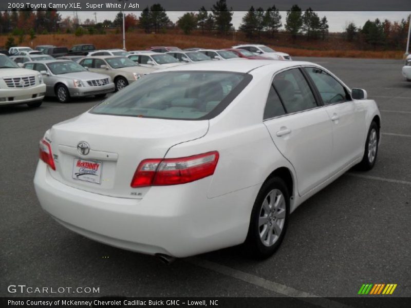 Super White / Ash 2009 Toyota Camry XLE