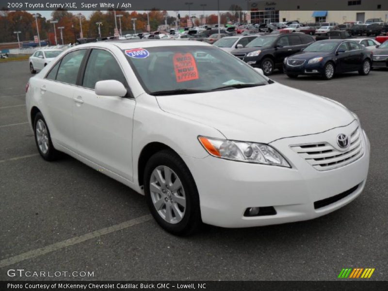 Super White / Ash 2009 Toyota Camry XLE