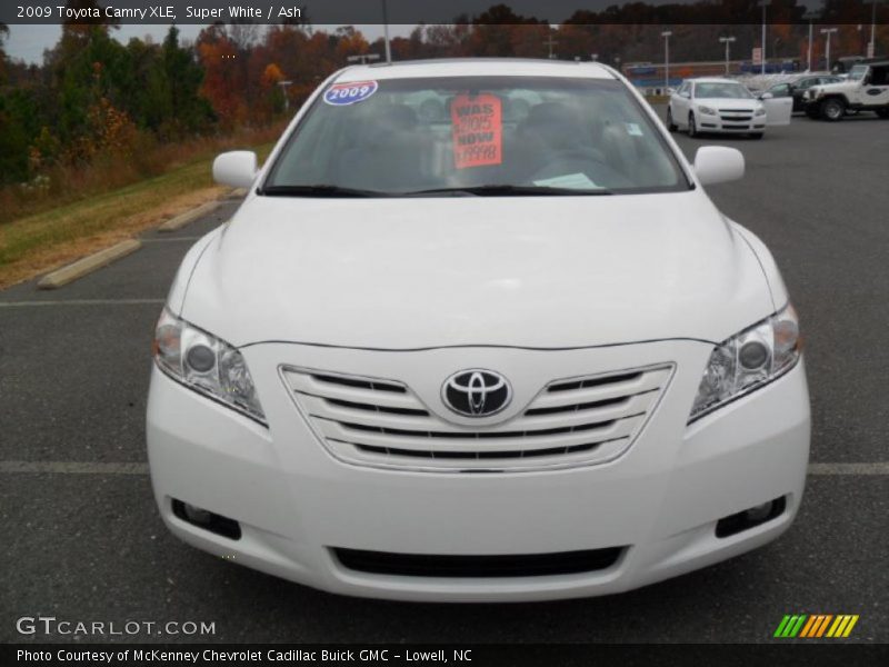 Super White / Ash 2009 Toyota Camry XLE