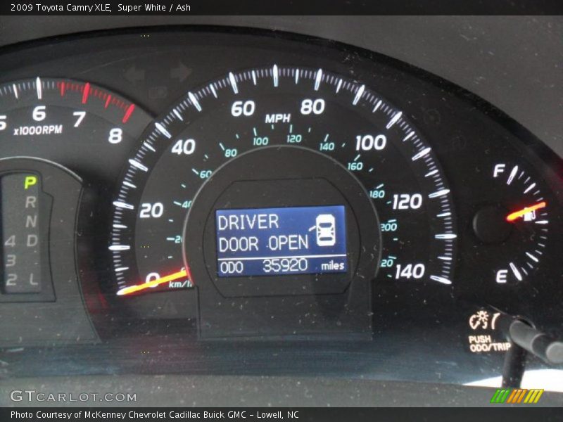 Super White / Ash 2009 Toyota Camry XLE