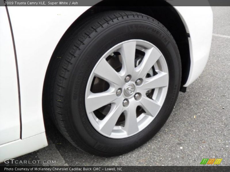 Super White / Ash 2009 Toyota Camry XLE