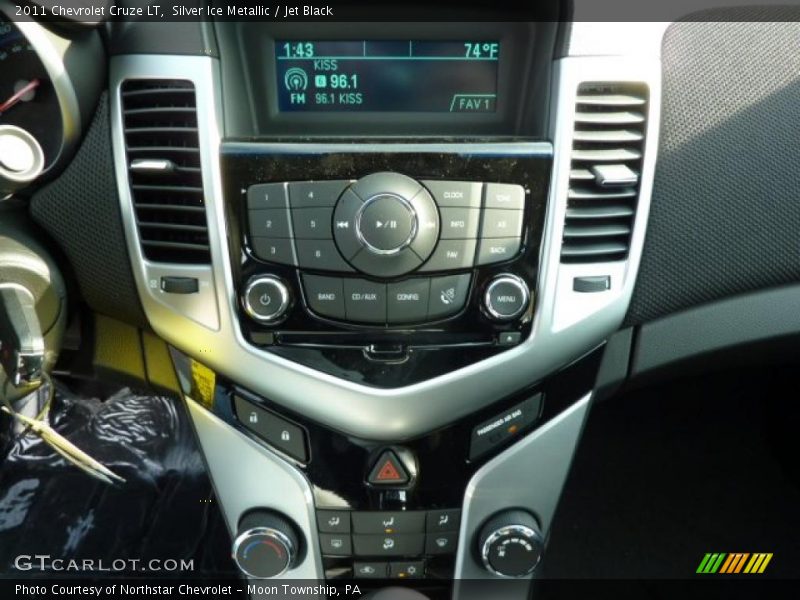Silver Ice Metallic / Jet Black 2011 Chevrolet Cruze LT
