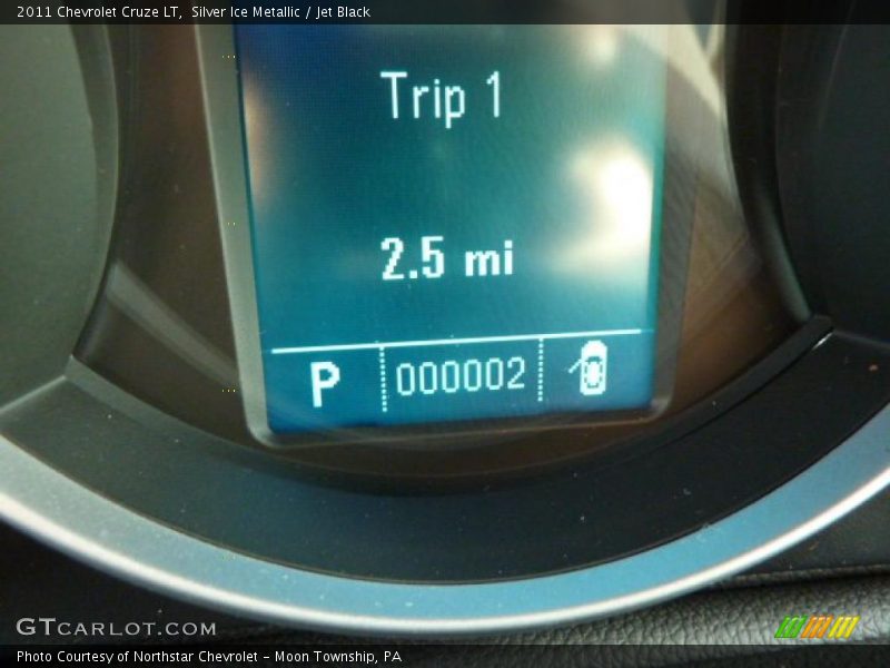 Silver Ice Metallic / Jet Black 2011 Chevrolet Cruze LT