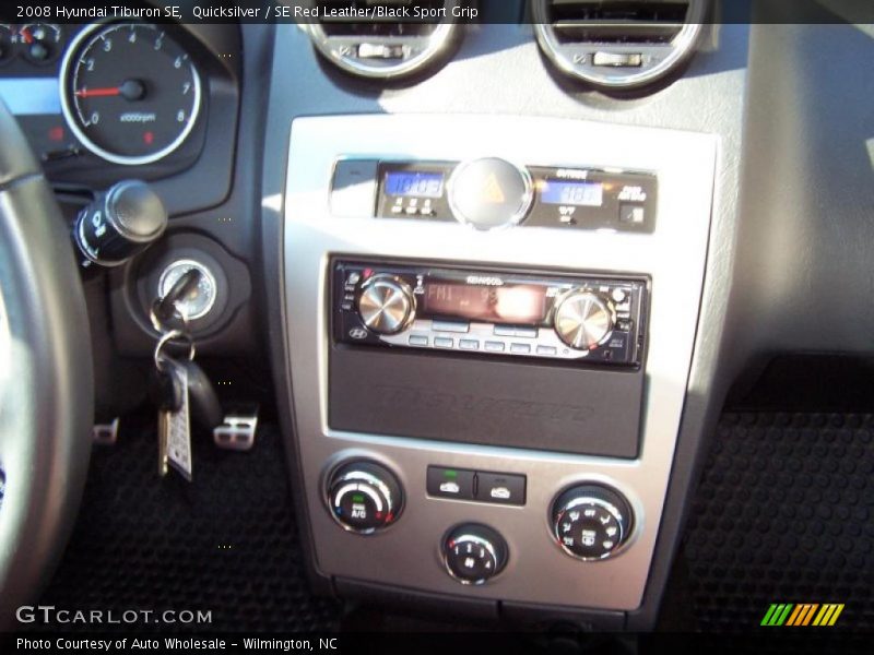 Quicksilver / SE Red Leather/Black Sport Grip 2008 Hyundai Tiburon SE