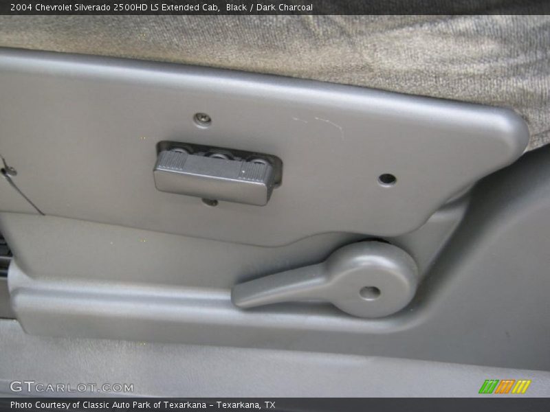 Black / Dark Charcoal 2004 Chevrolet Silverado 2500HD LS Extended Cab