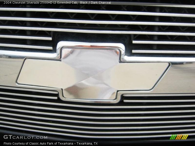 Black / Dark Charcoal 2004 Chevrolet Silverado 2500HD LS Extended Cab