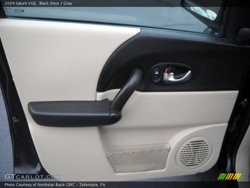 Black Onyx / Gray 2004 Saturn VUE